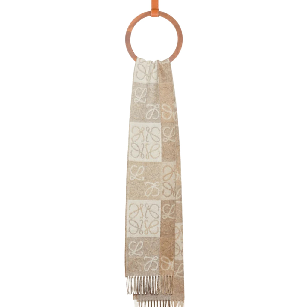 Anagram Scarf in wool cashmere – styled view