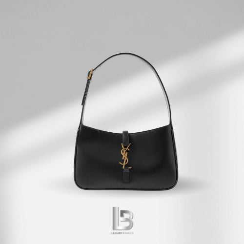 Saint Laurent Le 5 À 7 in Smooth Leather Noir