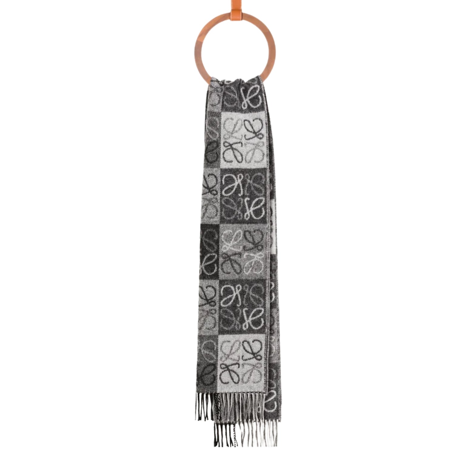 Anagram Scarf in grey – detail view